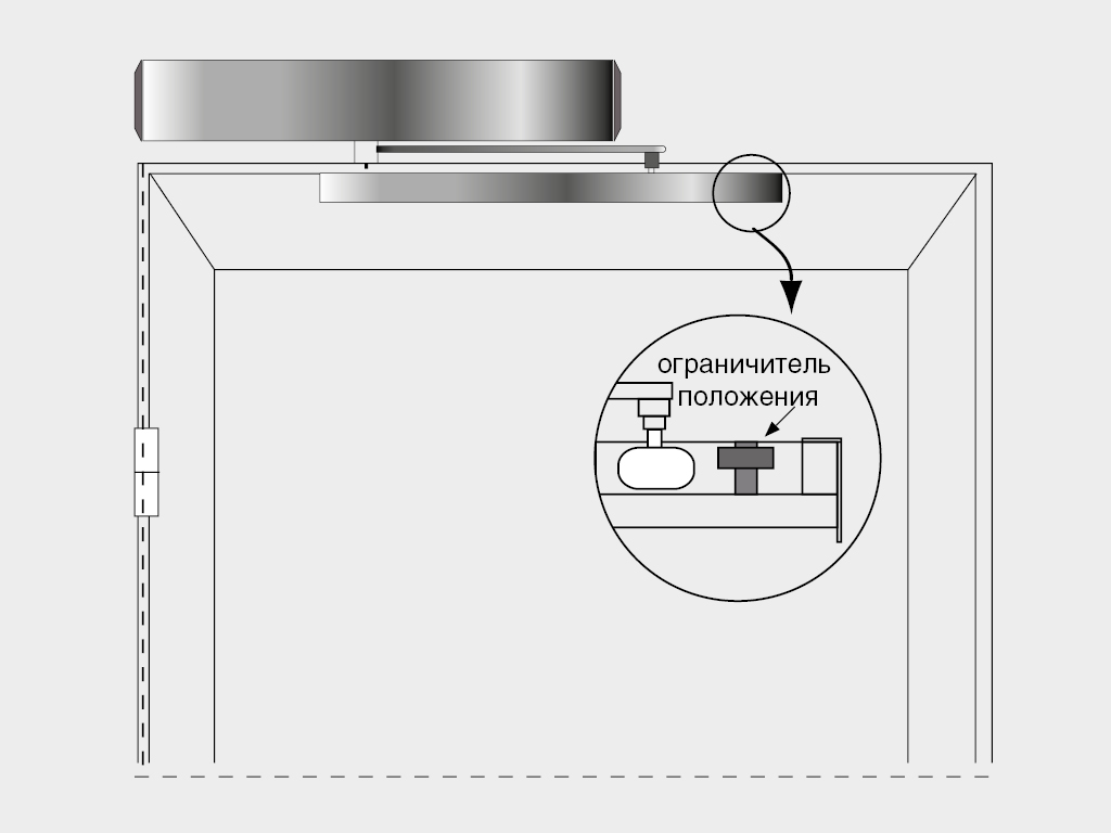 向内开启。左侧位置。